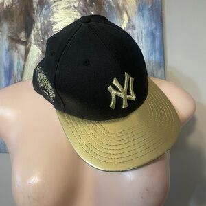 New Era New York Yankees 59FIFTY fitted cap in a black and gold 7 5/8 59th baseb